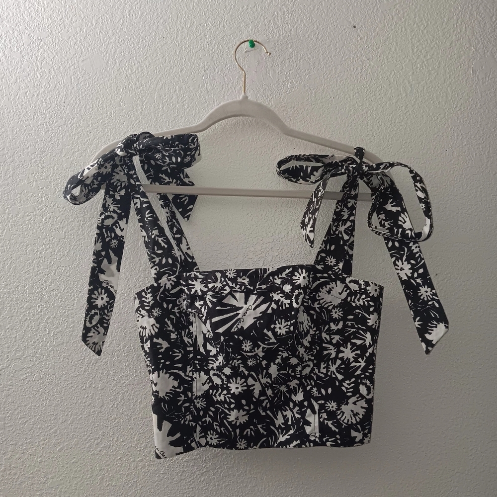 Cara Cara top. Size S. Black and white